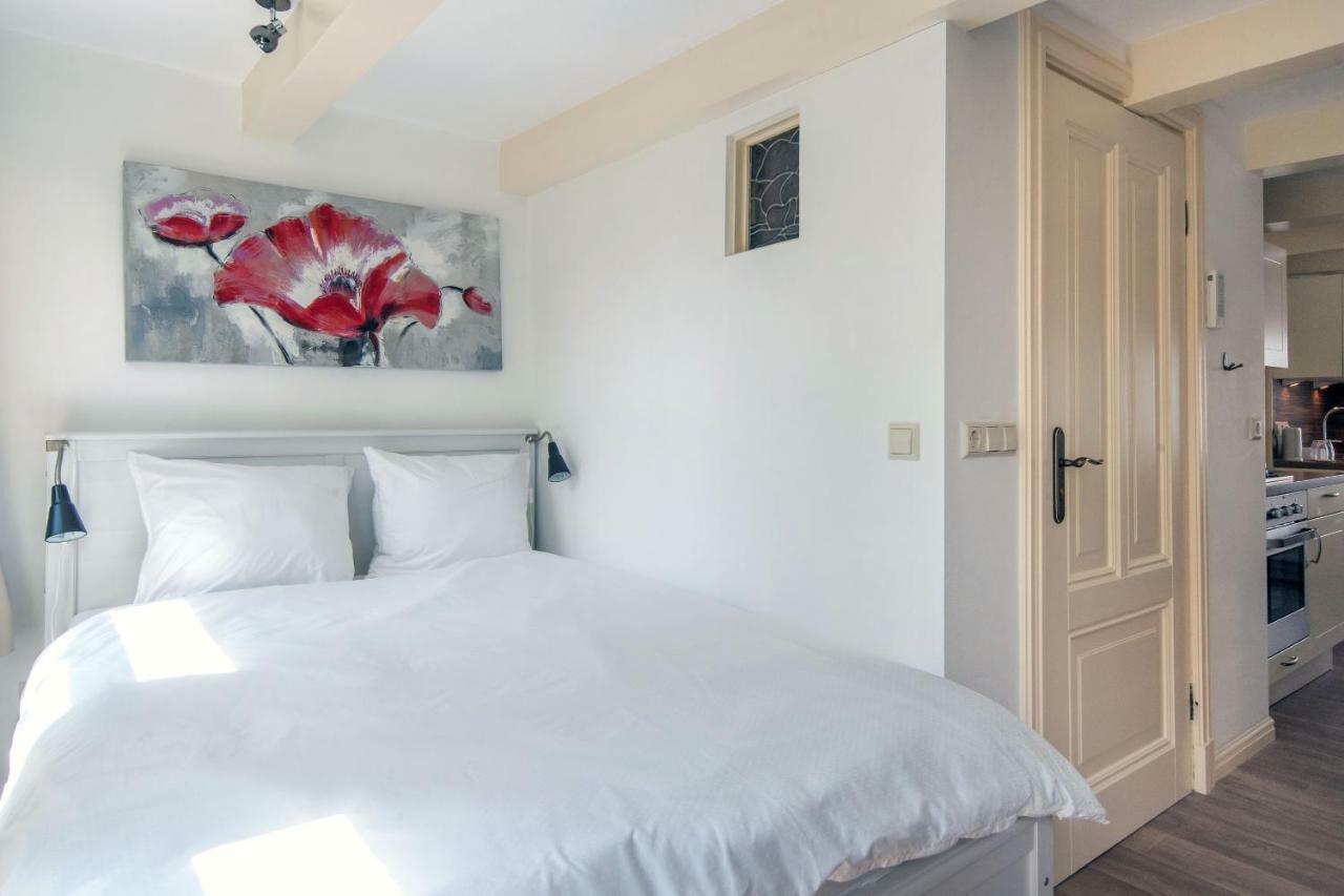 The Blue Stairs Bed & Breakfast Amsterdam Exterior photo